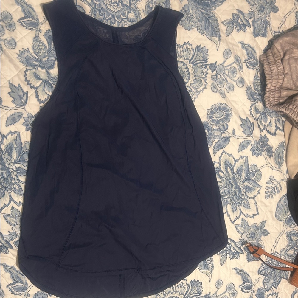 Lululemon - Picture 3 of 3
